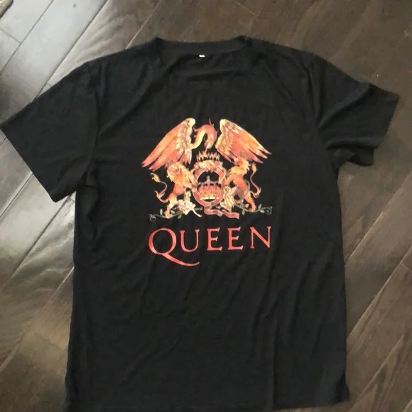 Que Black Tee with Red and Orange Graphic - Picture 2 of 4